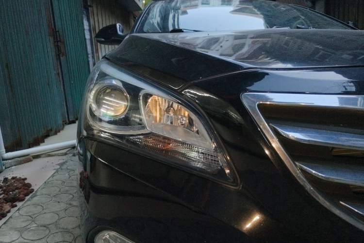 Used Hyundai Mistra 2014 1.8L Automatic Smart GLS Right Front Headlight