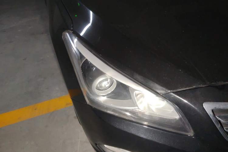 Used Hyundai Mistra 2014 1.8L Automatic Smart GLS Right Front Headlight