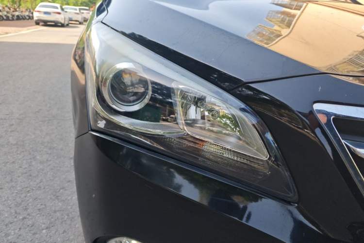 Used Hyundai Mistra 2014 1.8L Automatic Smart GLS Right Front Headlight