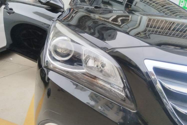 Used Hyundai Mistra 2014 1.8L Manual Comfort GL Model Right Front Headlight