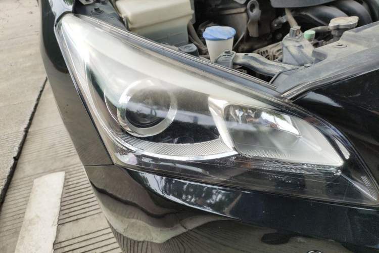 Used Hyundai Mistra 2014 1.8L Automatic Smart GLS Right Front Headlight