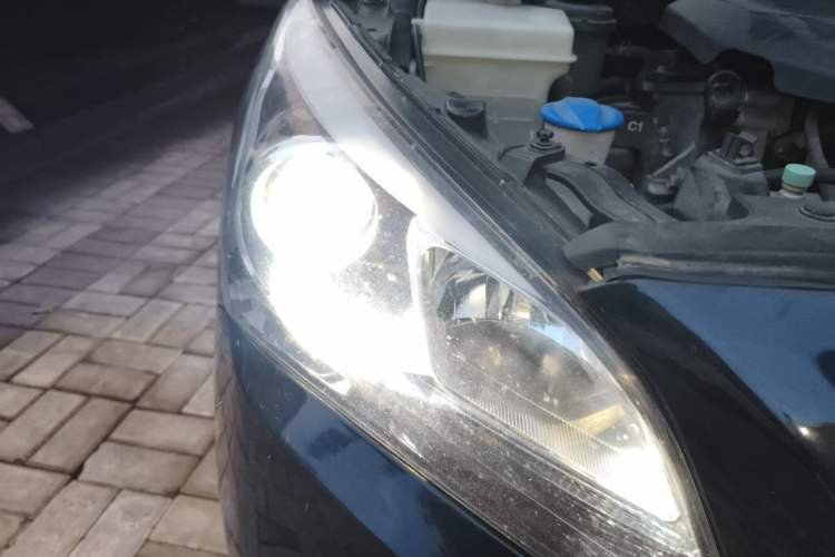 Used Hyundai Mistra 2014 1.8L Automatic Smart GLS Right Front Headlight