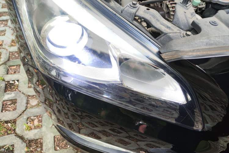 Used Hyundai Mistra 2014 1.8L Automatic Smart GLS Right Front Headlight