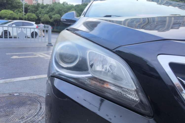 Used Hyundai Mistra 2014 1.8L Automatic Deluxe DLX Model Right Front Headlight
