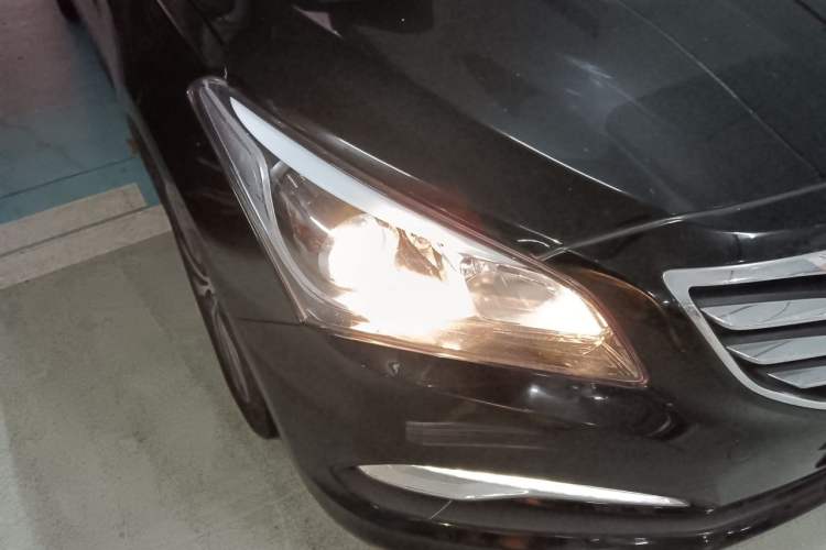 Used Hyundai Mistra 2014 1.8L Automatic Deluxe DLX Model Right Front Headlight