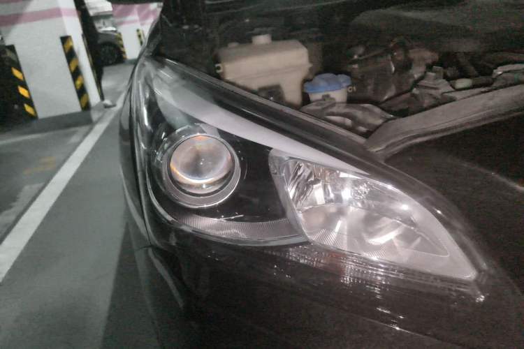 Used Hyundai Mistra 2014 1.8L Automatic Smart GLS Right Front Headlight