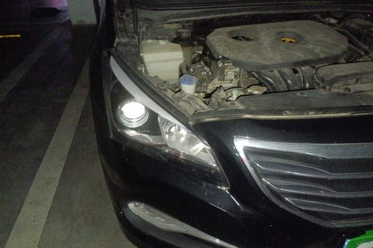 Used Hyundai Mistra 2014 1.8L Automatic Smart GLS Right Front Headlight