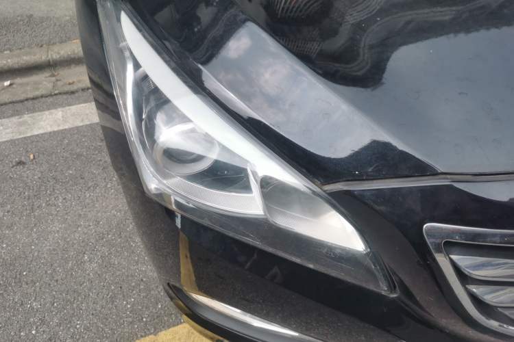 Used Hyundai Mistra 2014 1.8L Automatic Deluxe DLX Model Right Front Headlight