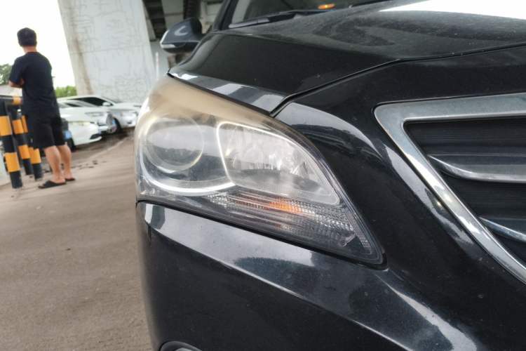 Used Hyundai Mistra 2014 1.8L Automatic Smart GLS Right Front Headlight