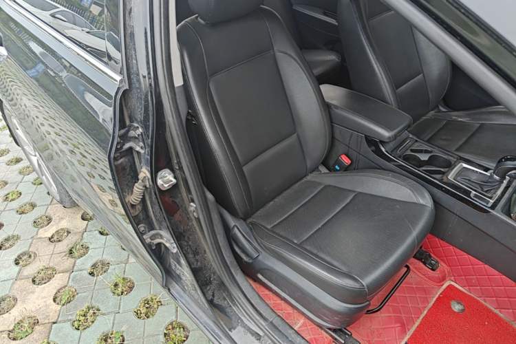 Used Hyundai Mistra 2014 1.8L Automatic Smart GLS Right Front Seat