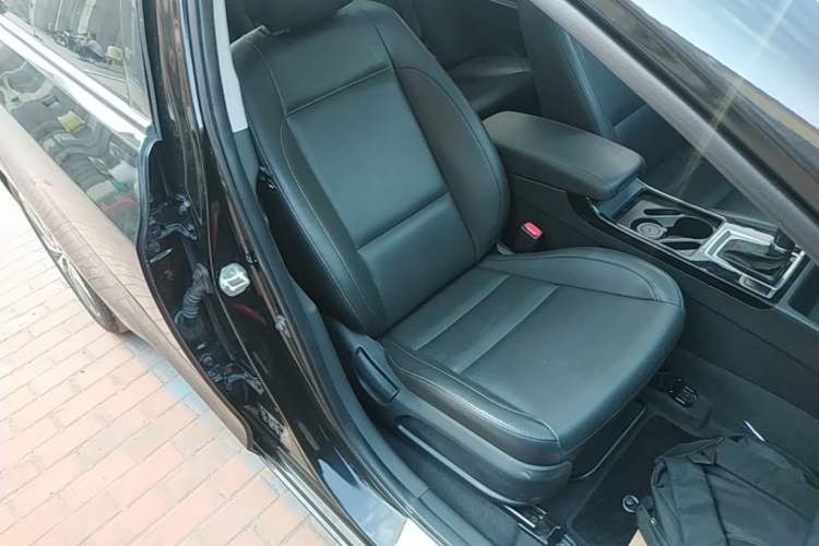 Used Hyundai Mistra 2014 1.8L Automatic Deluxe DLX Model Right Front Seat