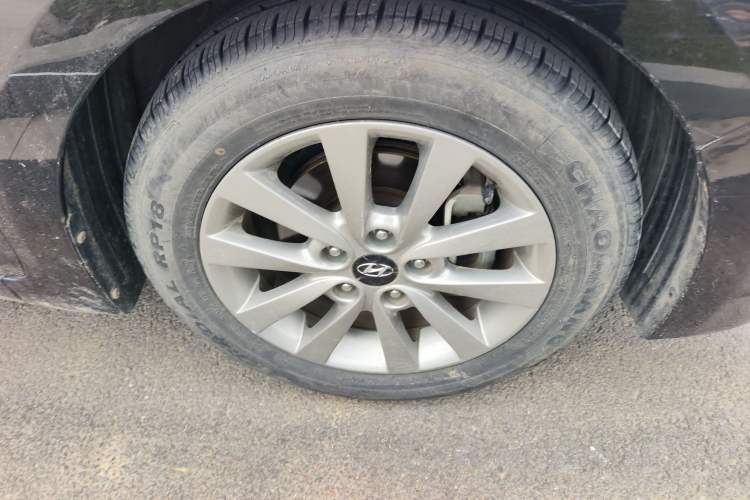 Used Hyundai Mistra 2014 1.8L Manual Comfort GL Model Right Front Wheel Hub