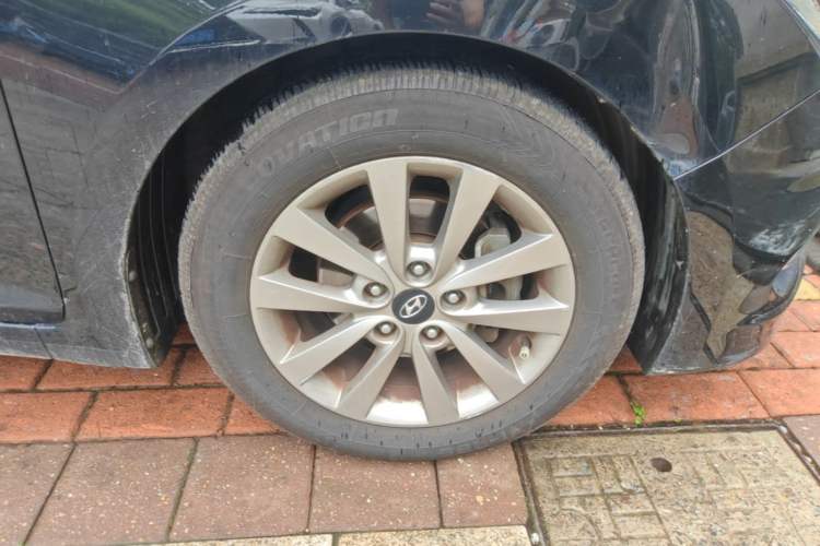 Used Hyundai Mistra 2014 1.8L Automatic Smart GLS Right Front Wheel Hub