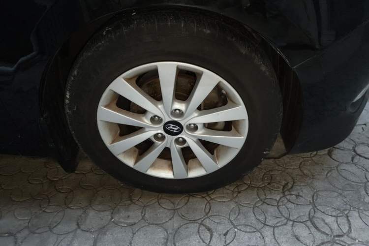 Used Hyundai Mistra 2014 1.8L Automatic Smart GLS Right Front Wheel Hub