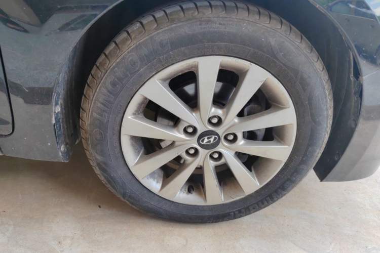 Used Hyundai Mistra 2014 1.8L Automatic Smart GLS Right Front Wheel Hub