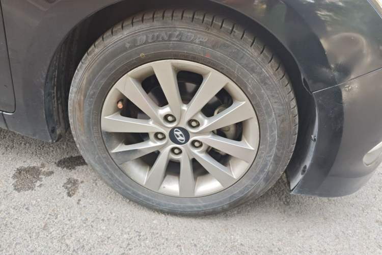 Used Hyundai Mistra 2014 1.8L Automatic Smart GLS Right Front Wheel Hub