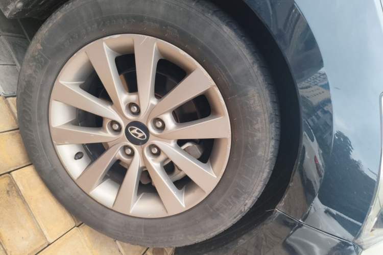 Used Hyundai Mistra 2014 1.8L Automatic Smart GLS Right Front Wheel Hub