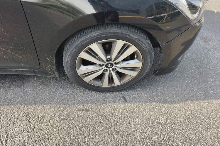 Used Hyundai Mistra 2014 1.8L Automatic Deluxe DLX Model Right Front Wheel Hub