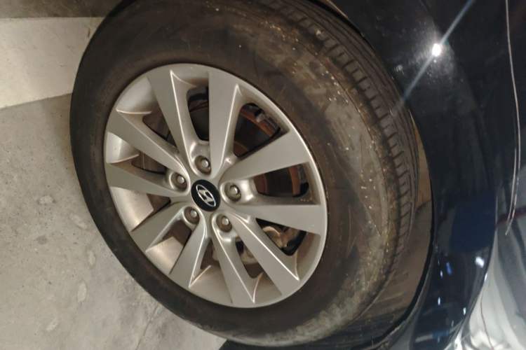 Used Hyundai Mistra 2014 1.8L Automatic Smart GLS Right Front Wheel Hub