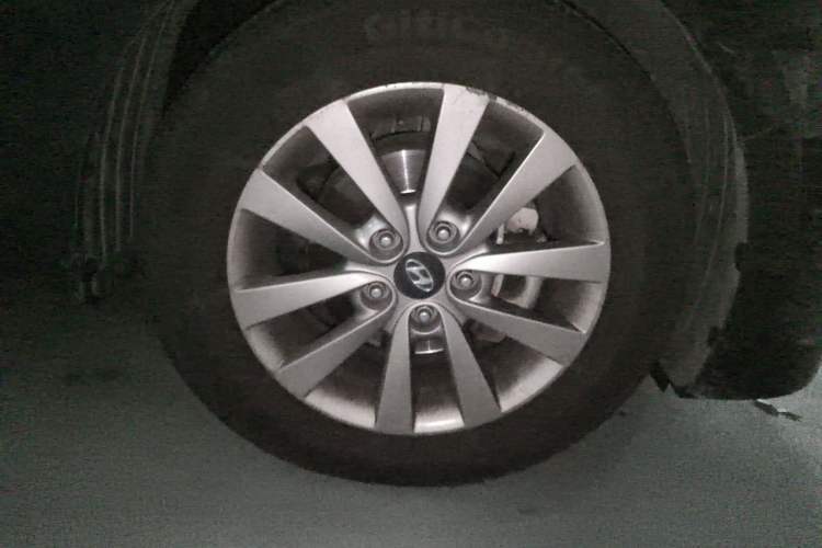 Used Hyundai Mistra 2014 1.8L Automatic Smart GLS Right Front Wheel Hub