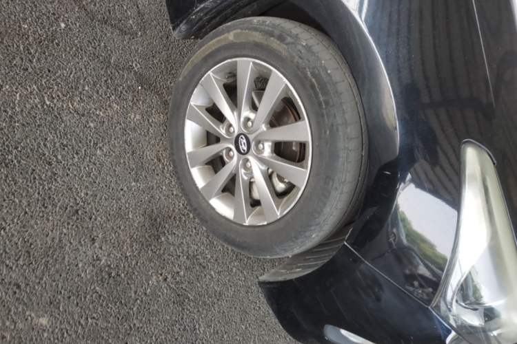 Used Hyundai Mistra 2014 1.8L Automatic Smart GLS Right Front Wheel Hub