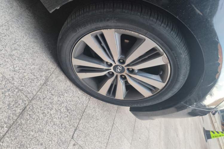 Used Hyundai Mistra 2014 1.8L Automatic Smart GLS Right Front Wheel Hub