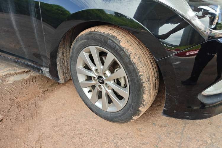 Used Hyundai Mistra 2014 1.8L Automatic Smart GLS Right Front Wheel Hub