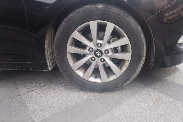 Used Hyundai Mistra 2014 1.8L Automatic Smart GLS Right Front Wheel Hub