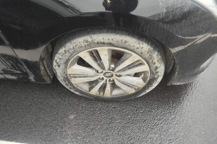 Used Hyundai Mistra 2014 1.8L Automatic Deluxe DLX Model Right Front Wheel Hub
