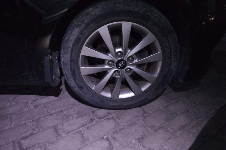 Used Hyundai Mistra 2014 1.8L Manual Comfort GL Model Right Front Wheel Hub