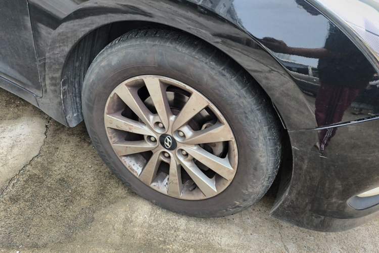 Used Hyundai Mistra 2014 1.8L Automatic Smart GLS Right Front Wheel Hub