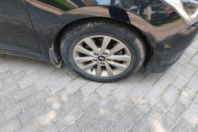 Used Hyundai Mistra 2014 1.8L Automatic Smart GLS Right Front Wheel Hub