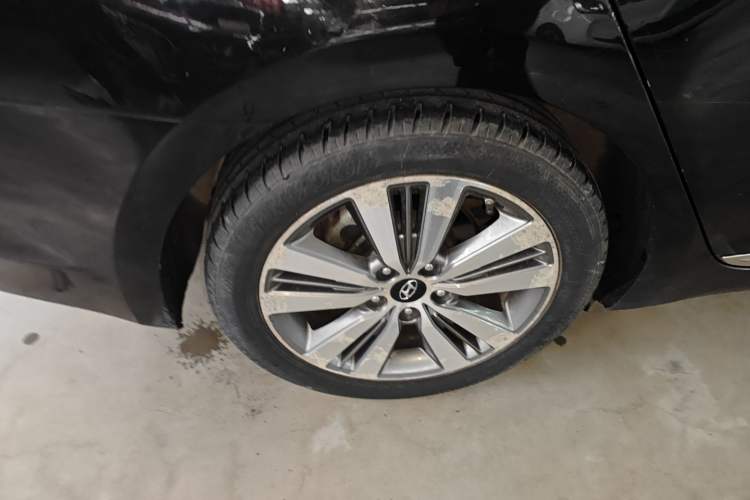 Used Hyundai Mistra 2014 1.8L Automatic Deluxe DLX Model Right Rear Wheel Hub