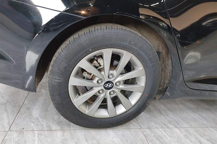 Used Hyundai Mistra 2014 1.8L Automatic Smart GLS Right Rear Wheel Hub