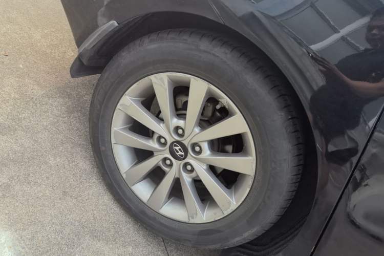 Used Hyundai Mistra 2014 1.8L Automatic Smart GLS Right Rear Wheel Hub