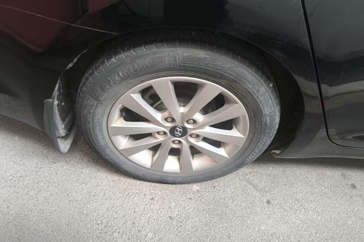 Used Hyundai Mistra 2014 1.8L Automatic Smart GLS Right Rear Wheel Hub