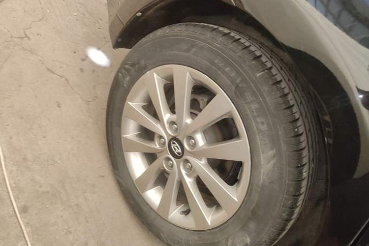 Used Hyundai Mistra 2014 1.8L Automatic Smart GLS Right Rear Wheel Hub