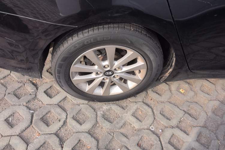 Used Hyundai Mistra 2014 1.8L Manual Comfort GL Model Right Rear Wheel Hub