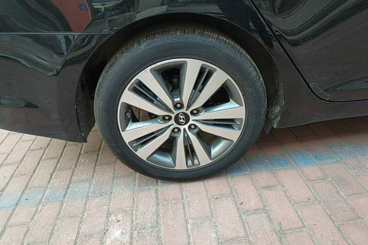 Used Hyundai Mistra 2014 1.8L Automatic Deluxe DLX Model Right Rear Wheel Hub