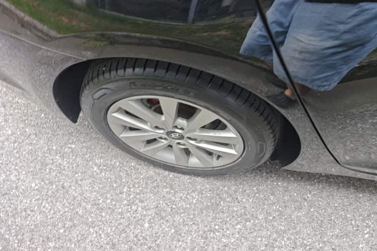 Used Hyundai Mistra 2014 1.8L Automatic Smart GLS Right Rear Wheel Hub
