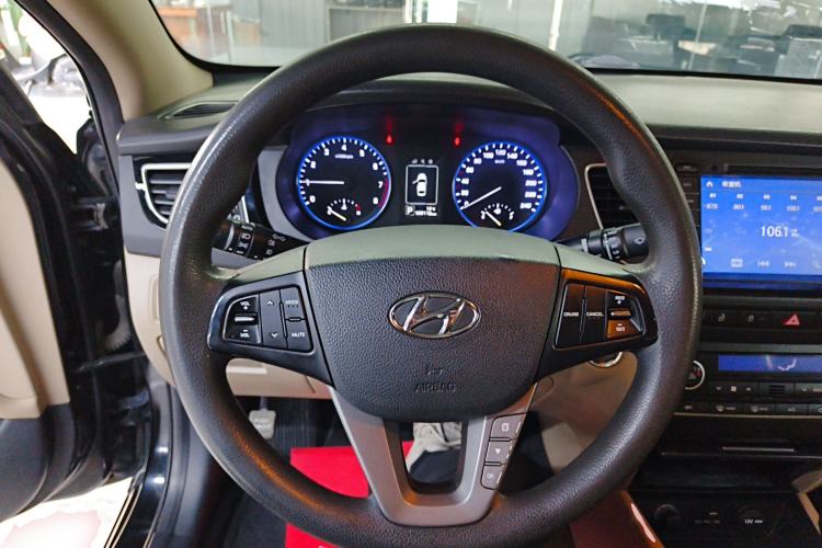 Used Hyundai Mistra 2014 1.8L Automatic Smart GLS Steering Wheel