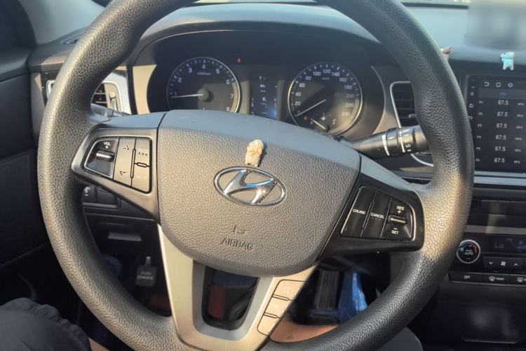 Used Hyundai Mistra 2014 1.8L Automatic Smart GLS Steering Wheel