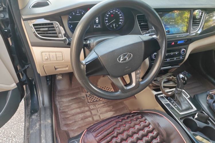 Used Hyundai Mistra 2014 1.8L Automatic Comfort Model GL Steering Wheel