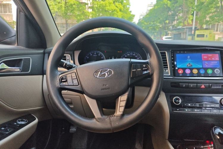 Used Hyundai Mistra 2014 1.8L Automatic Smart GLS Steering Wheel