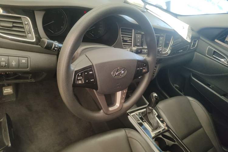 Used Hyundai Mistra 2014 1.8L Automatic Smart GLS Steering Wheel
