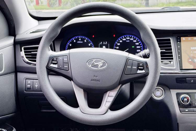 Used Hyundai Mistra 2014 1.8L Automatic Smart GLS Steering Wheel