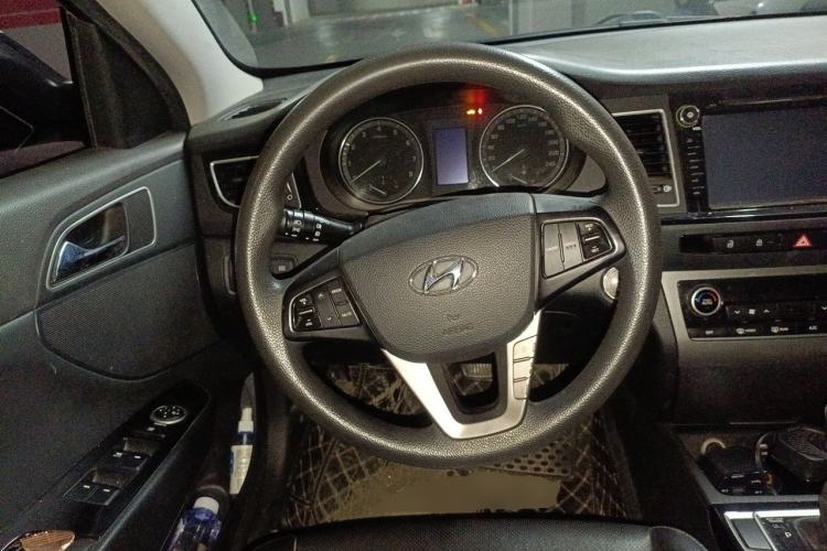 Used Hyundai Mistra 2014 1.8L Automatic Smart GLS Steering Wheel