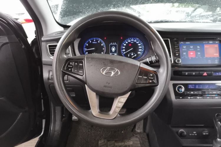 Used Hyundai Mistra 2014 1.8L Automatic Smart GLS Steering Wheel