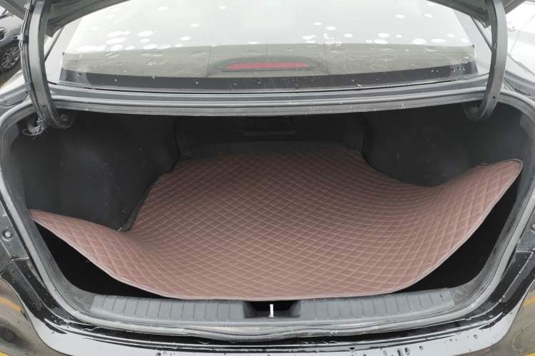 Used Hyundai Mistra 2014 1.8L Automatic Smart GLS Trunk