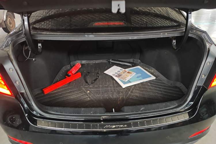 Used Hyundai Mistra 2014 1.8L Automatic Deluxe DLX Model Trunk